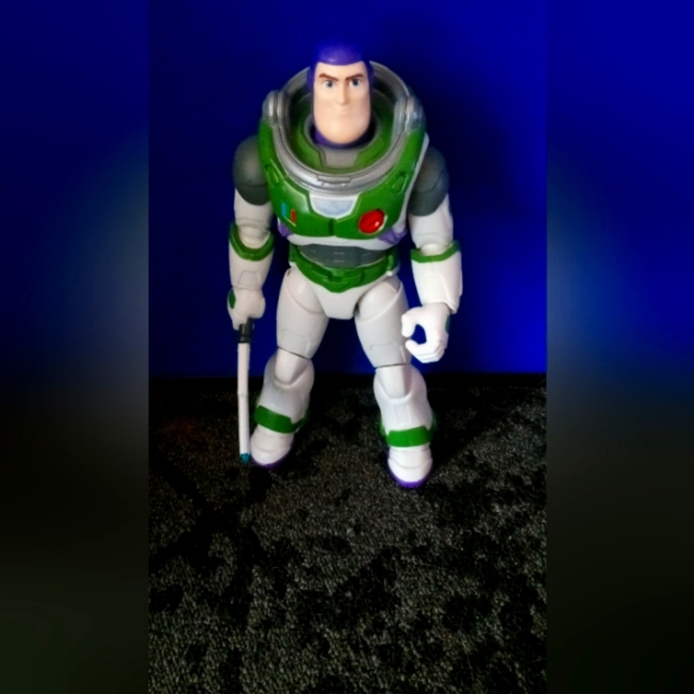 Buzz Lightyear Action Figure - talking light up sword  Kids Toy 11 inch tall